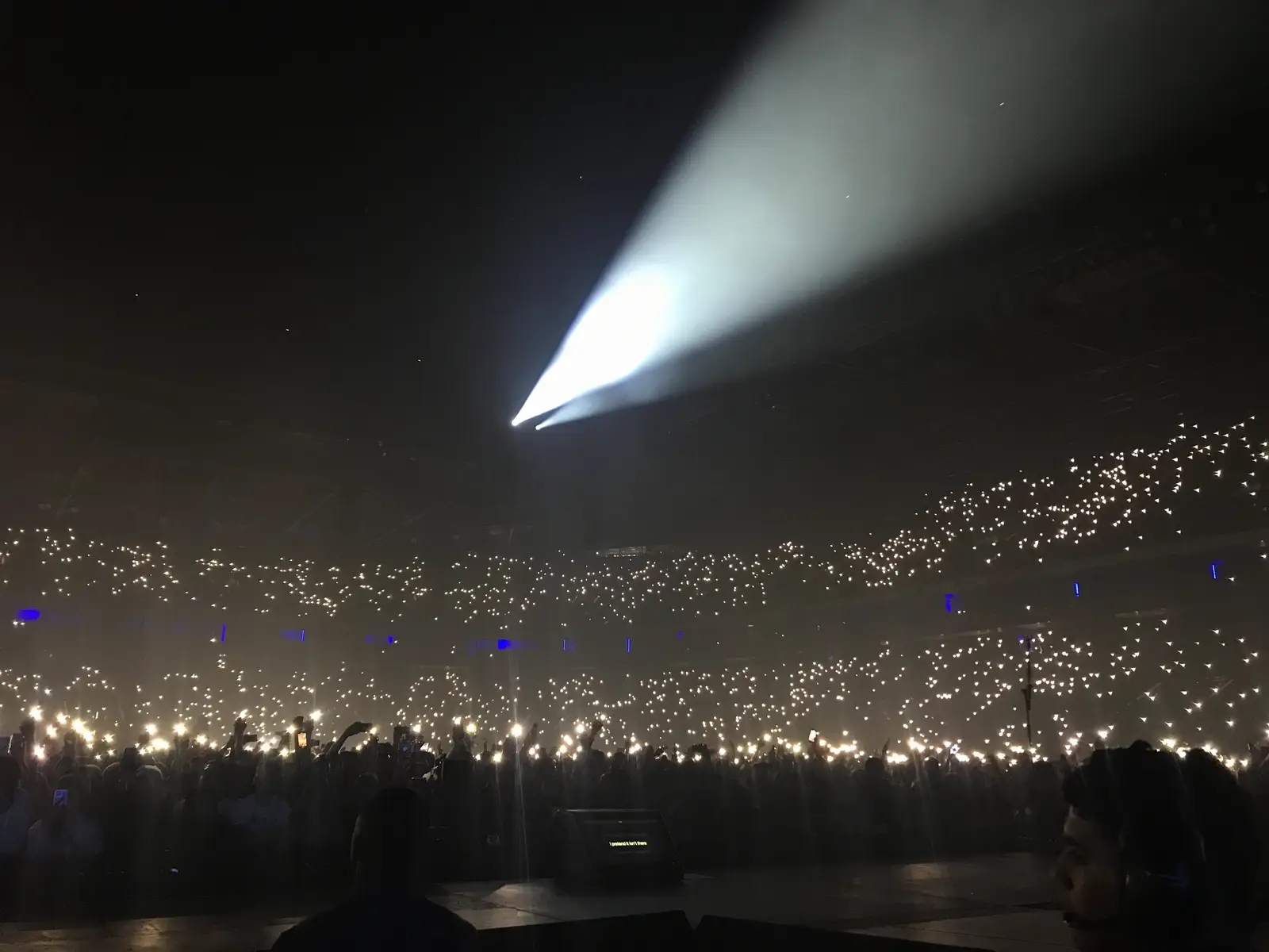La foule d'un concert à Paris La Défense Arena, à Nanterre